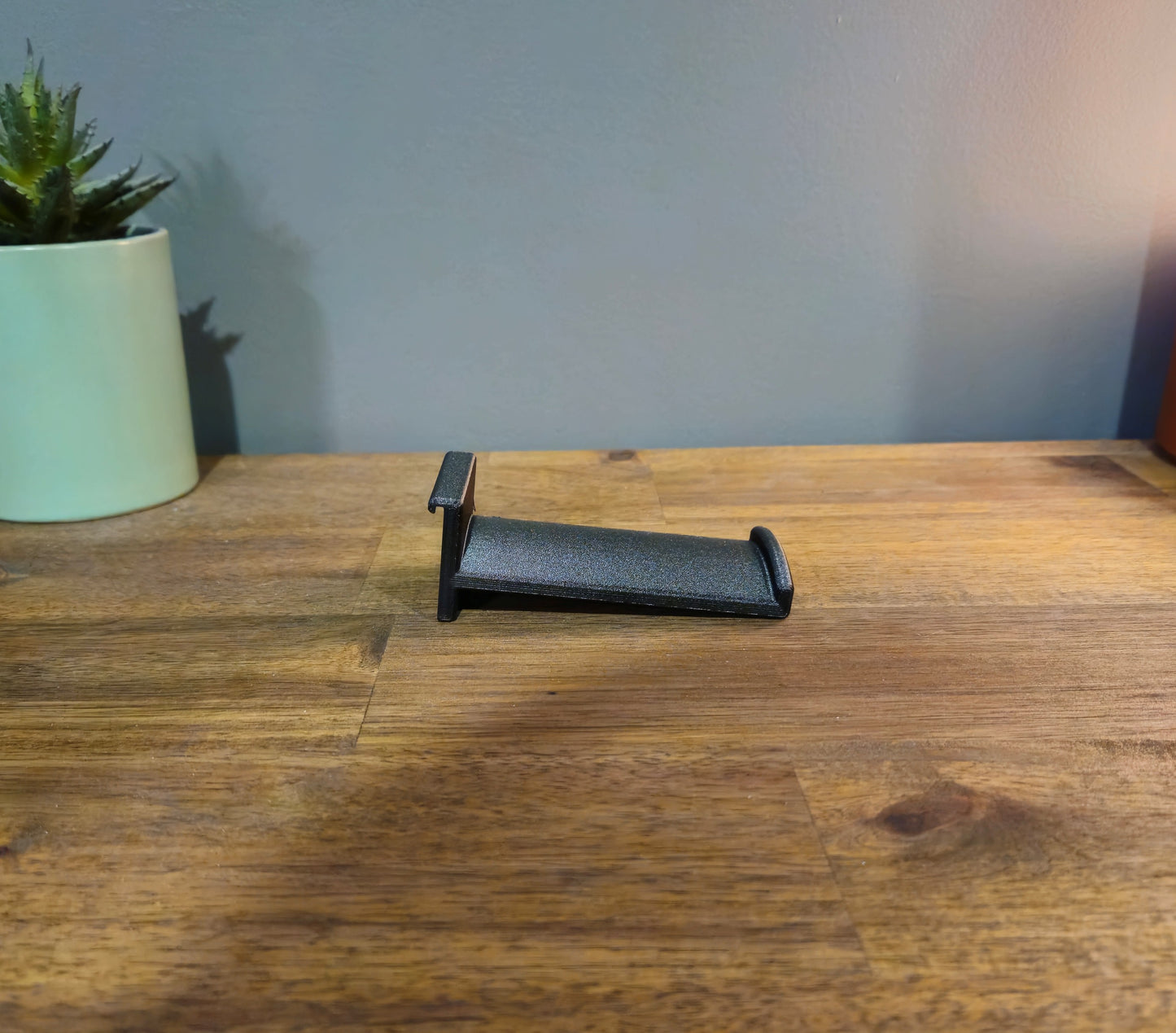 NR200 Headphone Hanger